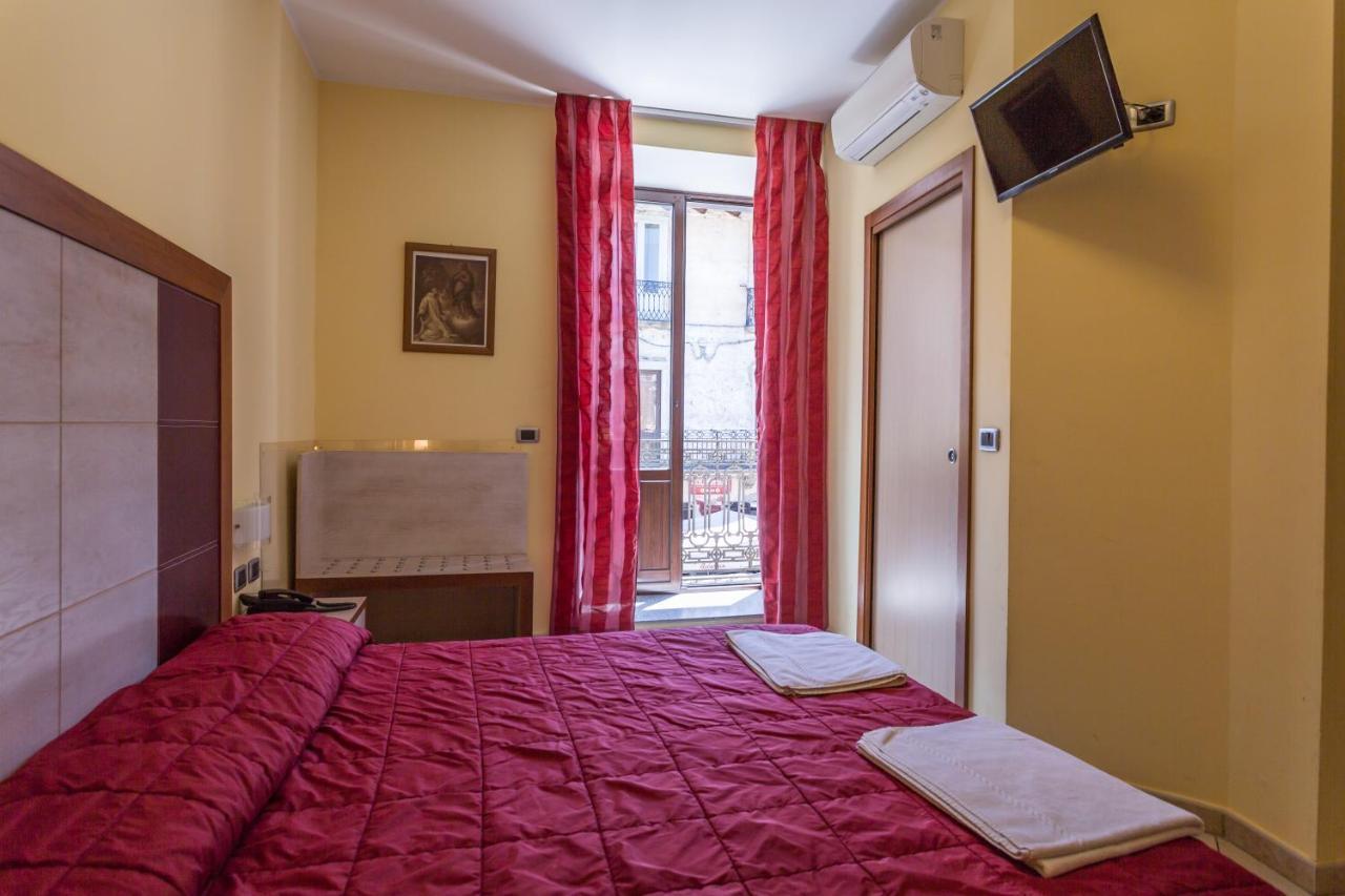 סרה סן ברונו Hotel Conte Ruggero מראה חיצוני תמונה