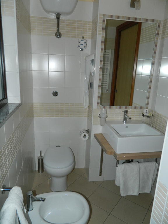 סרה סן ברונו Hotel Conte Ruggero חדר תמונה