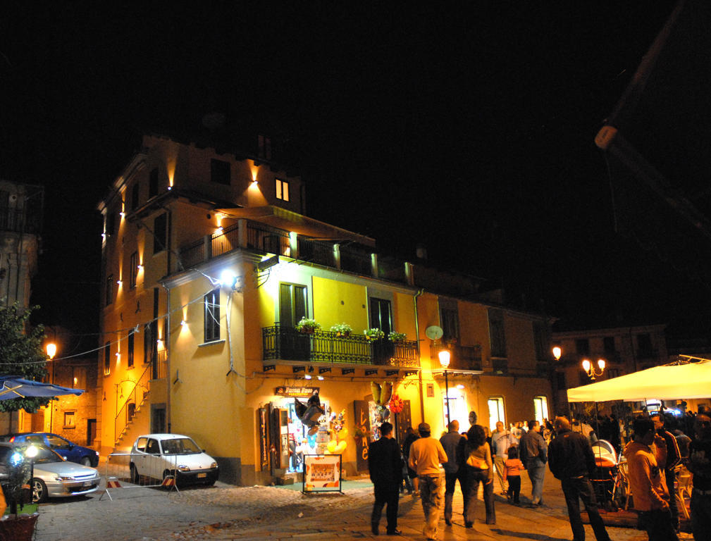 סרה סן ברונו Hotel Conte Ruggero מראה חיצוני תמונה