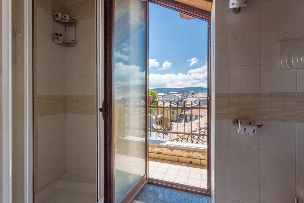 סרה סן ברונו Hotel Conte Ruggero מראה חיצוני תמונה