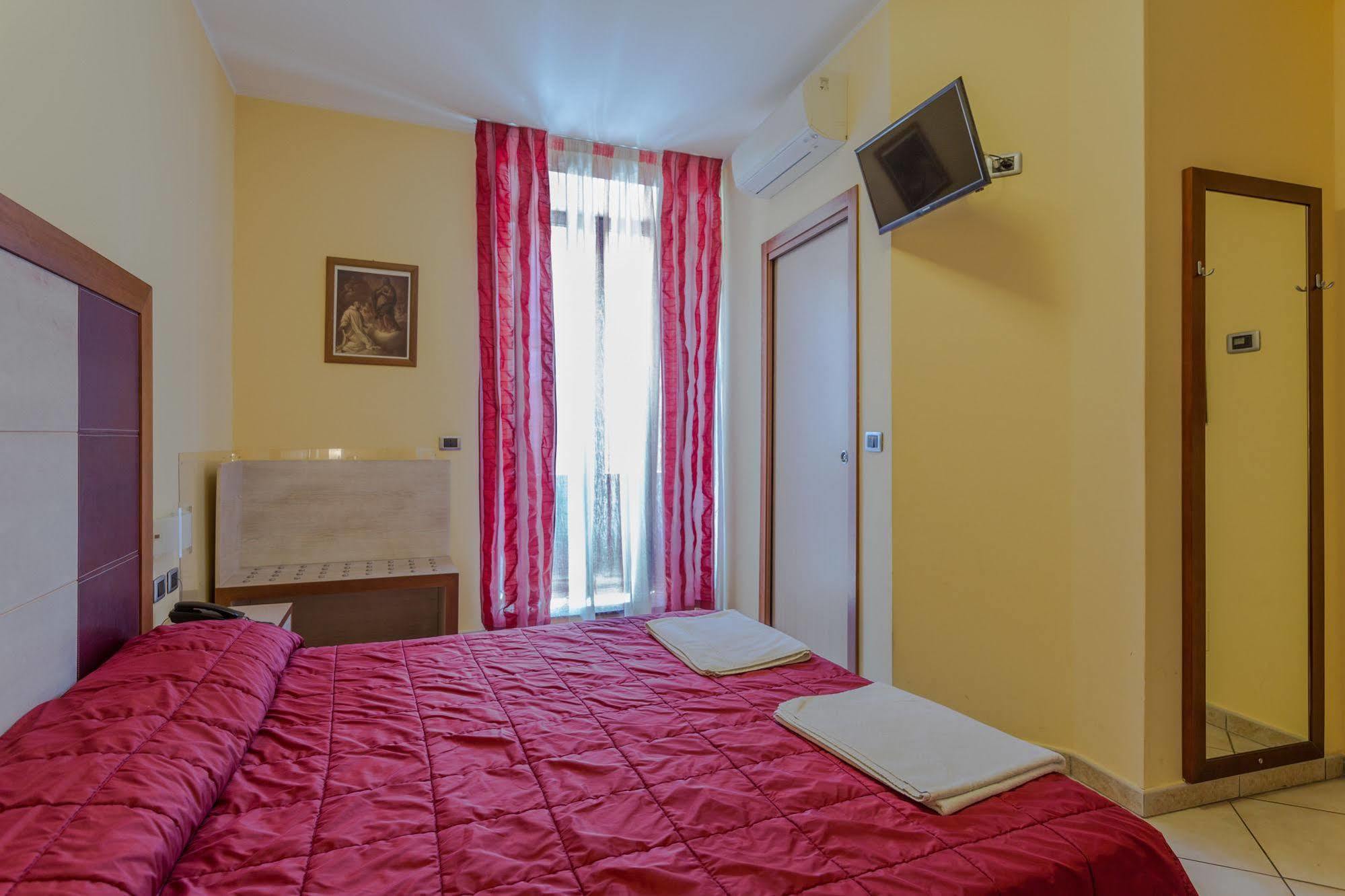 סרה סן ברונו Hotel Conte Ruggero מראה חיצוני תמונה