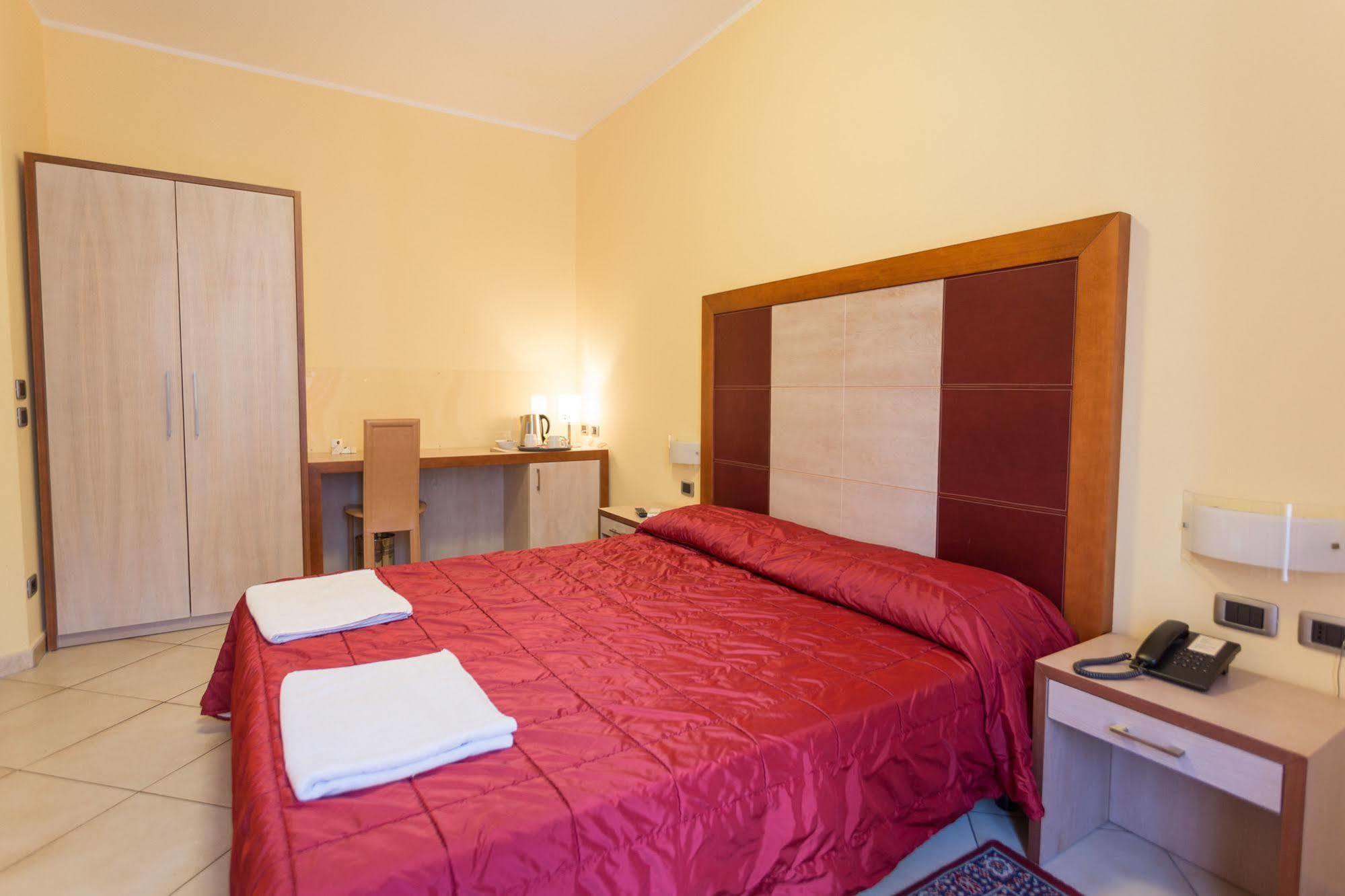 סרה סן ברונו Hotel Conte Ruggero מראה חיצוני תמונה