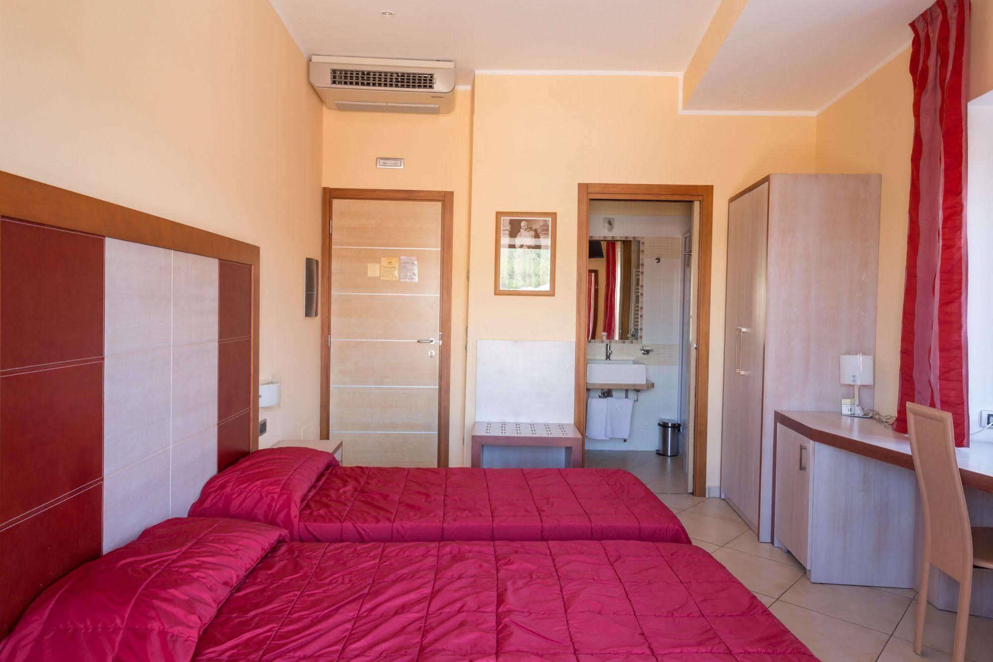 סרה סן ברונו Hotel Conte Ruggero מראה חיצוני תמונה