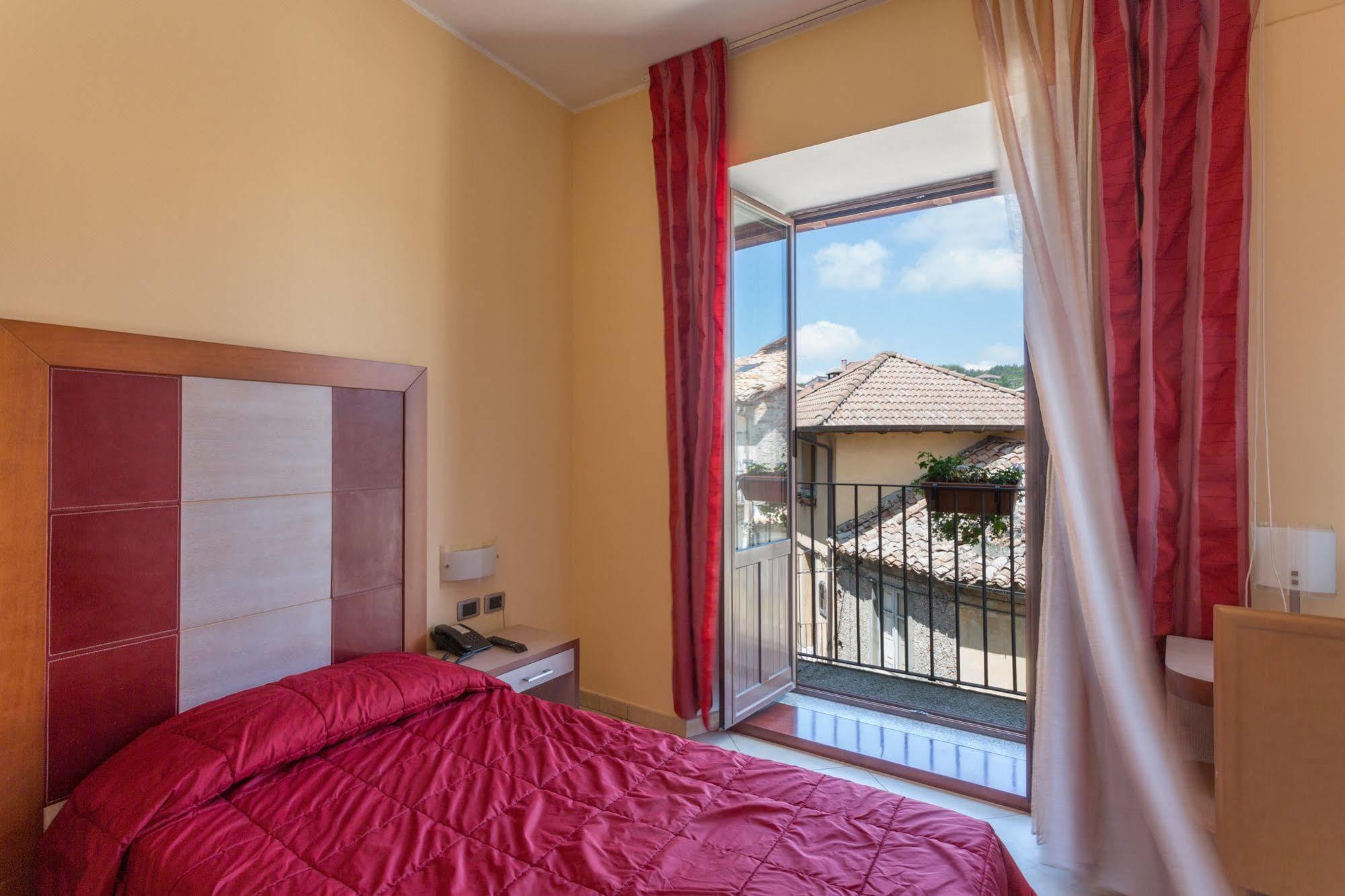 סרה סן ברונו Hotel Conte Ruggero מראה חיצוני תמונה