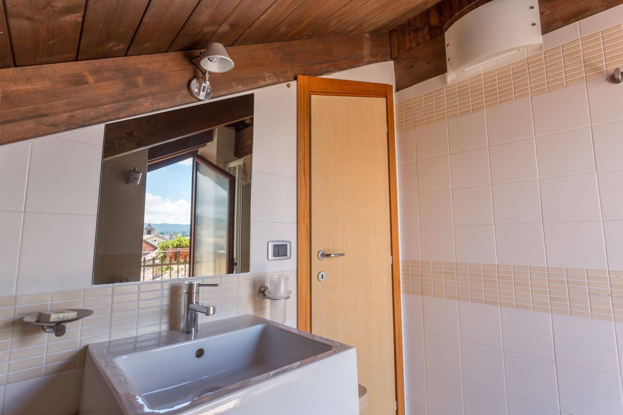 סרה סן ברונו Hotel Conte Ruggero מראה חיצוני תמונה